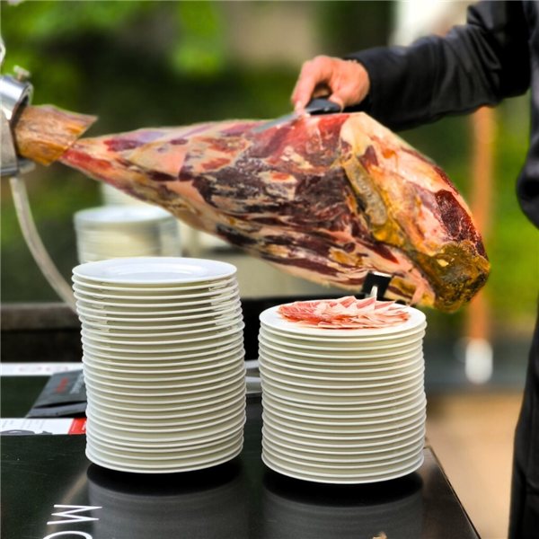 Paleta de Cebo de Campo Ibérica Montaraz | 50% Raza Ibérica | Curación 24 Meses | Pieza Entera de 4,5-5 kg | 100% Natural | Sin Aditivos ni Conservantes-izquierda