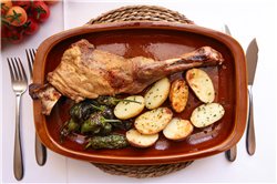 Épaule de jeune agneau de lait rôtie avec patatas a lo pobre (900 g env. ) (copie)