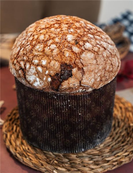 Traditional Chocolate Panettone 800g, made in Cantabria.-lateral