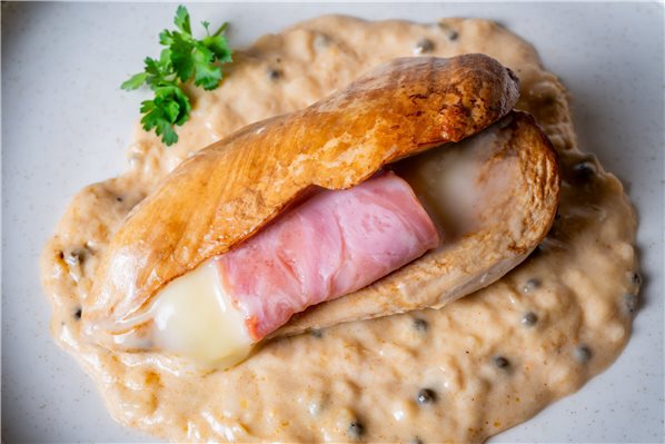 Stuffed chicken breast-detalle
