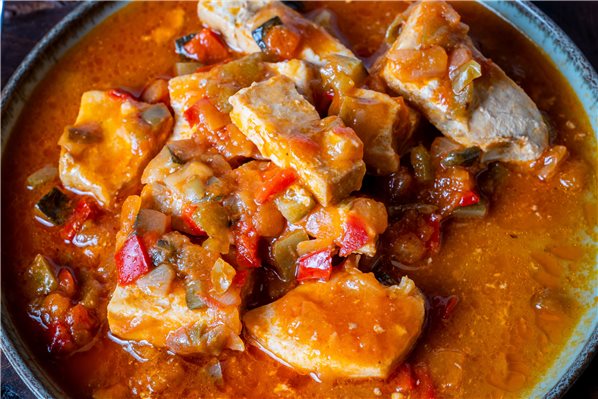 Schwertfisch mit Ratatouille.-lateral
