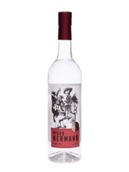 "Pisco Hermano Puro Acholado" se traduce al inglés como "Pure Acholado Brother Pisco."