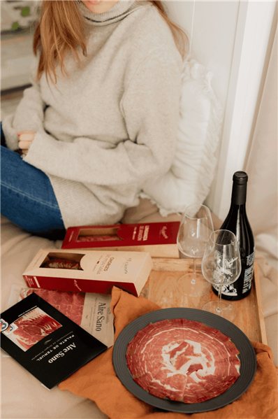 Por fin, jamón y vino-trasera