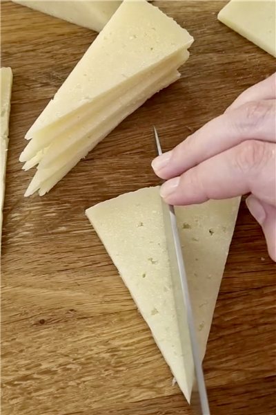 Gereifter Käse in Butter gereift im Weinkeller MG 1/2 (1,5 / 1,7 kg)-izquierda