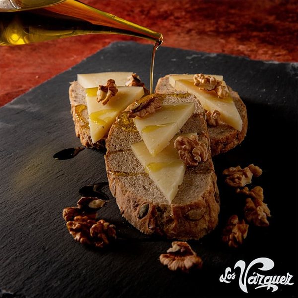 Queso de Cabra Abuelo, Quesos Vázquez-izquierda