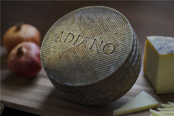 Fromage ENTIER D.O. manchego AFFINÉ Adiano / Le plus récompensé aux World Cheese Awards 24 : Médaille SuperGold-detalle