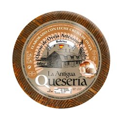 Artisan sheep cheese with Boletus (wedge)