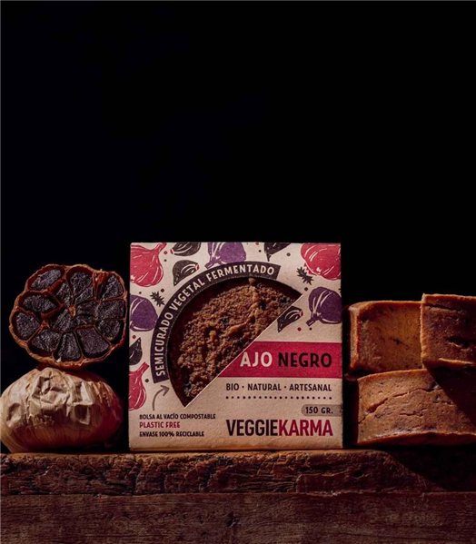 Semi-Cured Cheese Fermented with Black Garlic, Veggie Karma-detalle