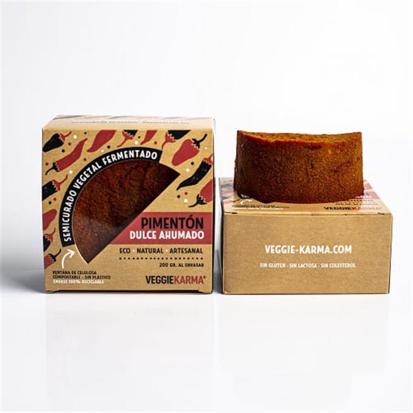 Semi-cured vegan cheese with sweet smoked paprika, Veggie Karma-detalle
