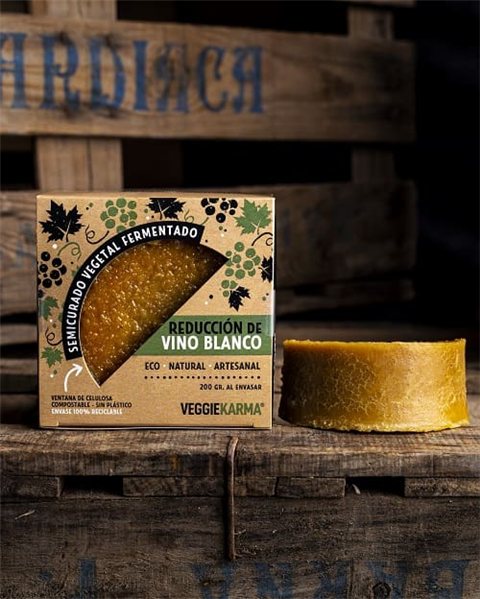 Queso semicurado Vegano con Reducción de Vino Blanco, Ecológico, Veggie-Karma-trasera