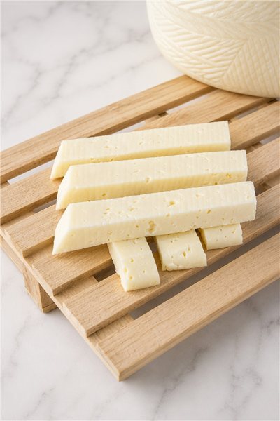 Pasteurized Soft Sheep Cheese Artisan 0.5Kg Saleta-lateral
