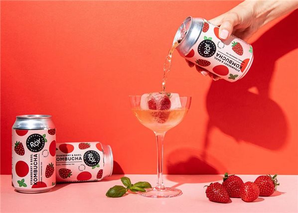ROY Kombucha biologique à la fraise et au basilic en canette de 330ml.-lateral