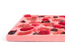 RubyFruit, Schokoladentorte mit Ruby-Schokolade und roten Früchten.