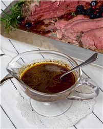 La traducción de "Salsa de carne al vino tinto" al francés es "Sauce de viande au vin rouge".