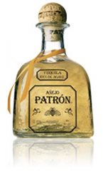 'Tequila Patron Añejo' translates to 'Patron Añejo Tequila' in English.