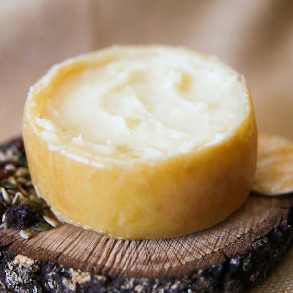 La traducción al alemán de "Torta del Casar D.O." es "Torta del Casar g.U." (donde "g.U." significa "geschützte Ursprungsbezeichnung", que se traduce como "denominación de origen protegida").-lateral