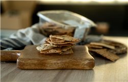 Salt Cakes with Black Sesame 170g