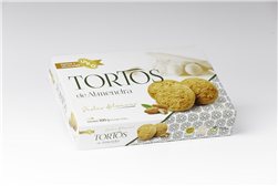 La traducción de "Tortos de Almendra" al alemán sería "Mandelkuchen".