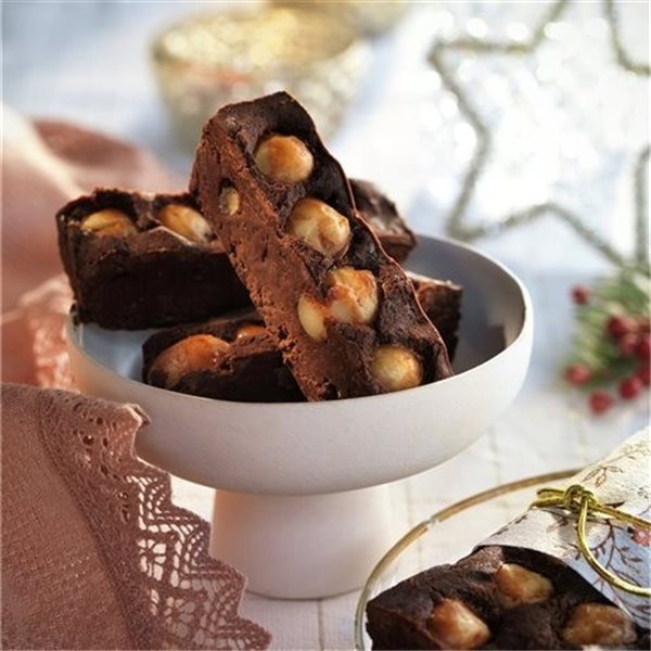 Pure chocolate nougat with Macadamia nuts 200g.-detalle