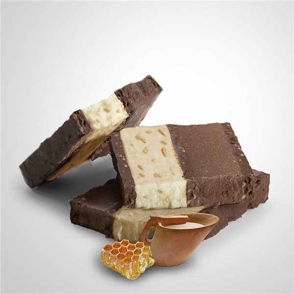 Turrón con leche de oveja latxa, trufa, miel y nueces, Rafa Gorrotxategi-izquierda
