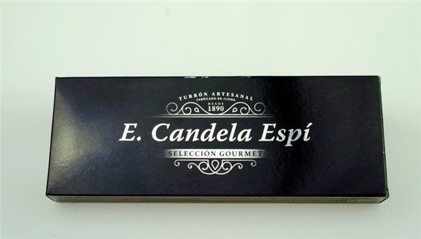 Turrón de chocolate puro 70 % con almendras 500 g.-detalle