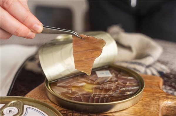 Ventresca de thon coupée au couteau 100g.-lateral