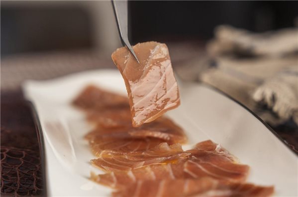 Ventresca de thon coupée au couteau 100g.-trasera