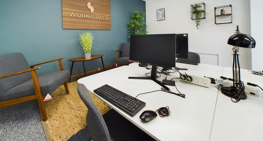 Hot Desk 1 gallery image 0