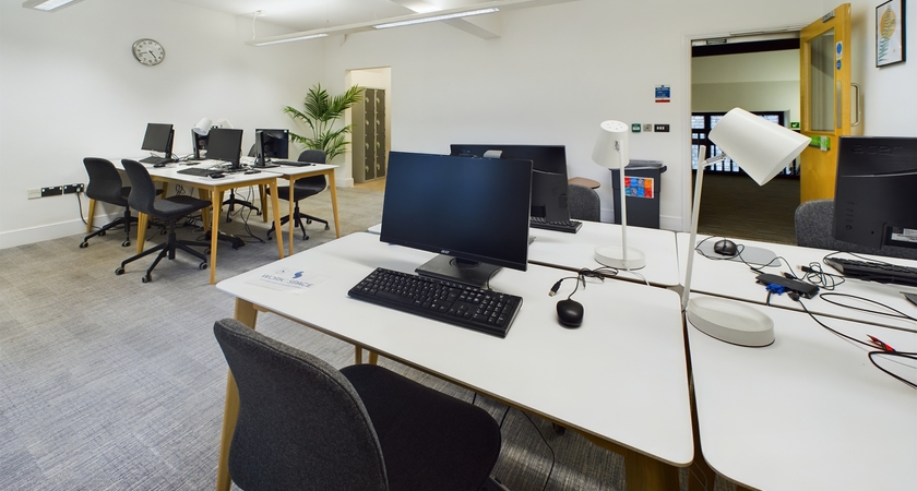 S8 - Hot Desk 8 gallery image 0