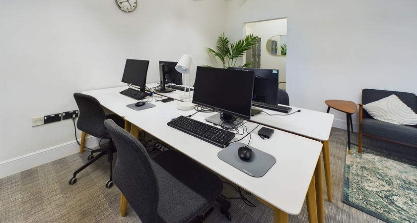 S8 - Hot Desk 6 gallery image 0