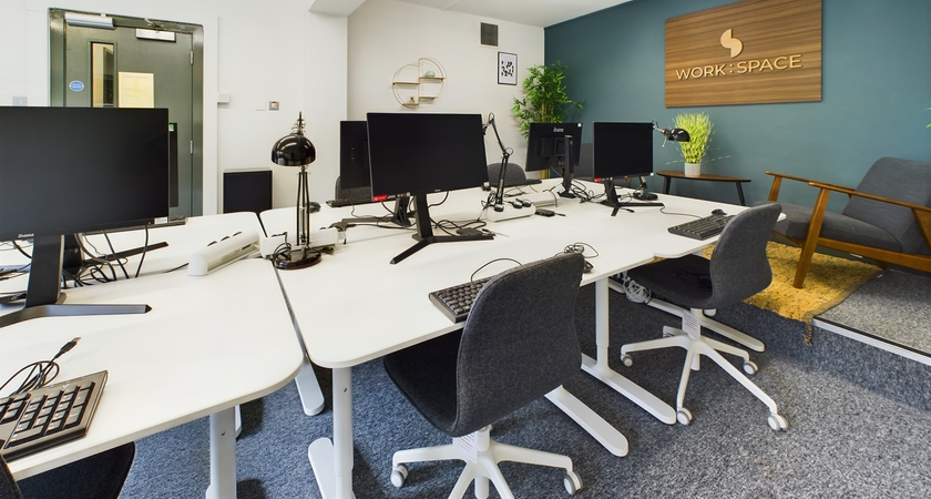 Hot Desk 5 gallery image 0
