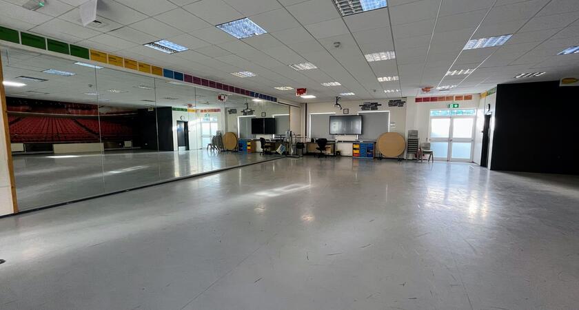 Studio - Dance - WG120/502 gallery image 0