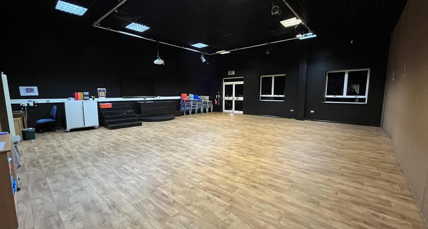 Studio - Drama - WG117/504 gallery image 0