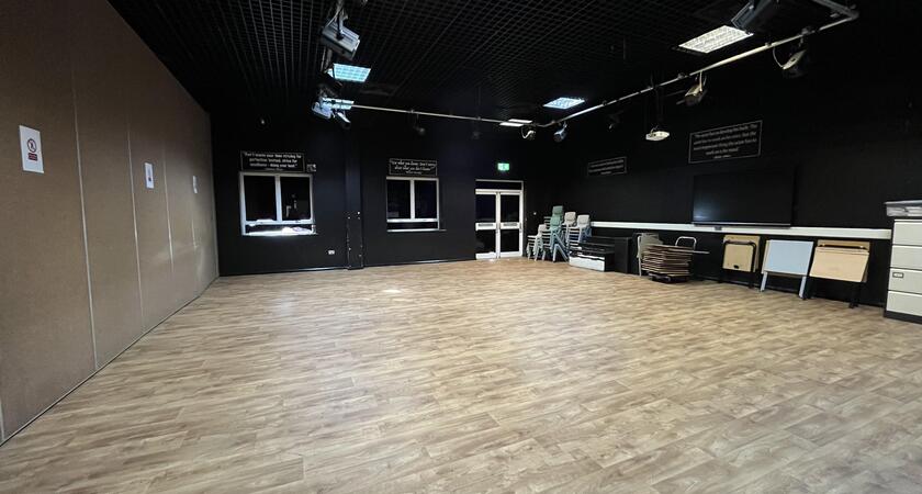 Studio - Drama - WG118/503b gallery image 0