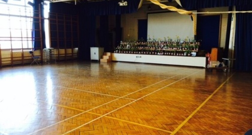 Hall - Upper gallery image 0
