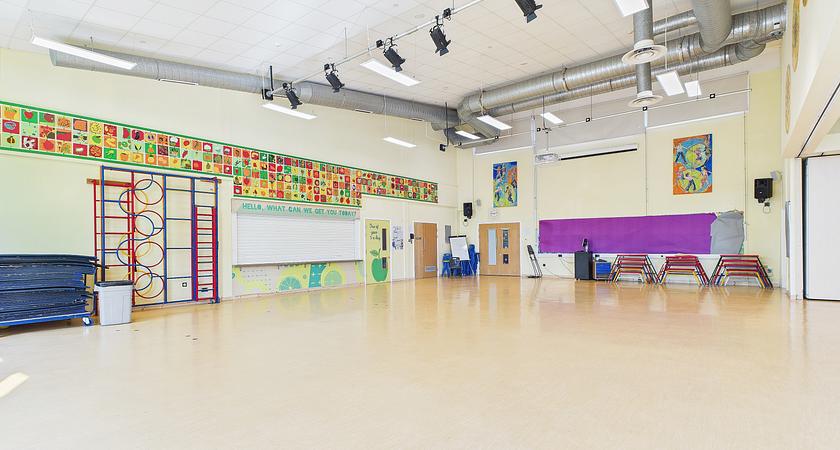 Red Oaks - Hall gallery image 0