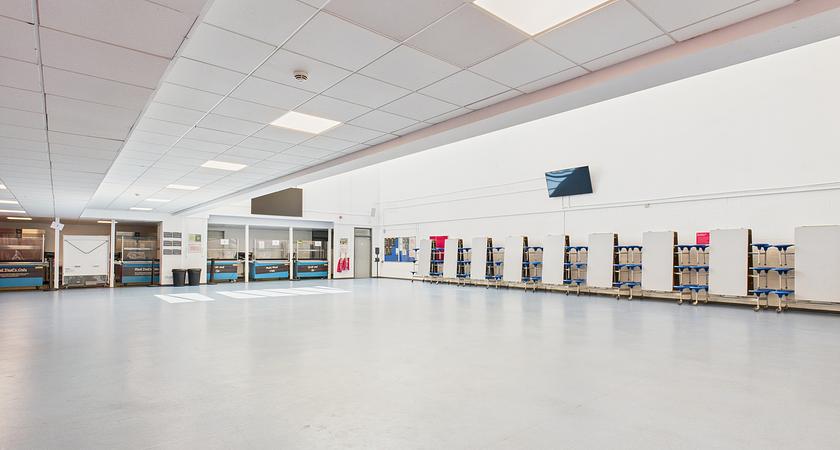Hall - Dining gallery image 0