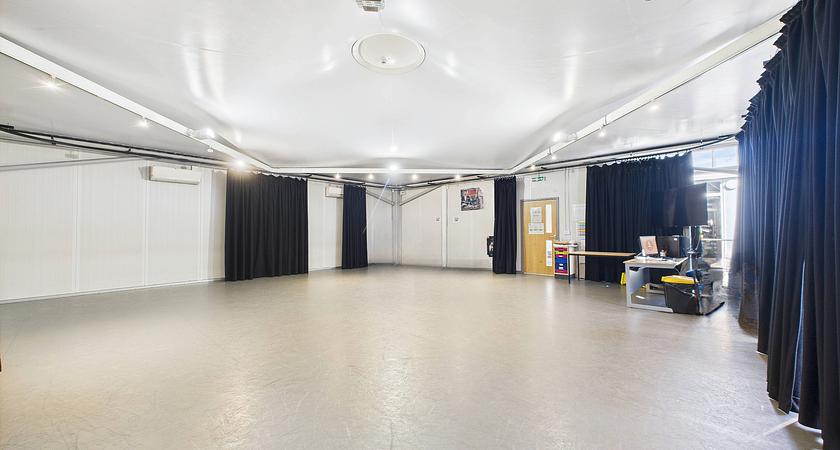 Studio - Drama - Pod gallery image 0