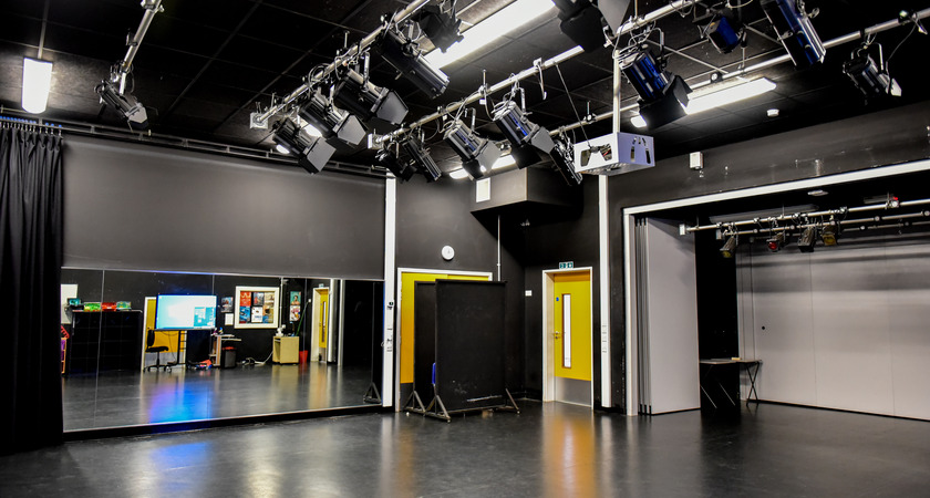 Studio - Drama - G10 gallery image 0
