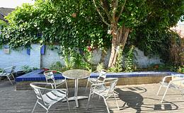 Photograph of Courtyard, Streatham Library
