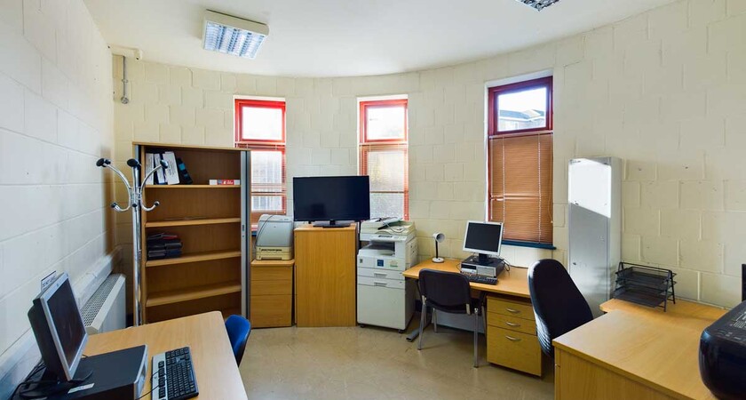 Office 1 gallery image 0