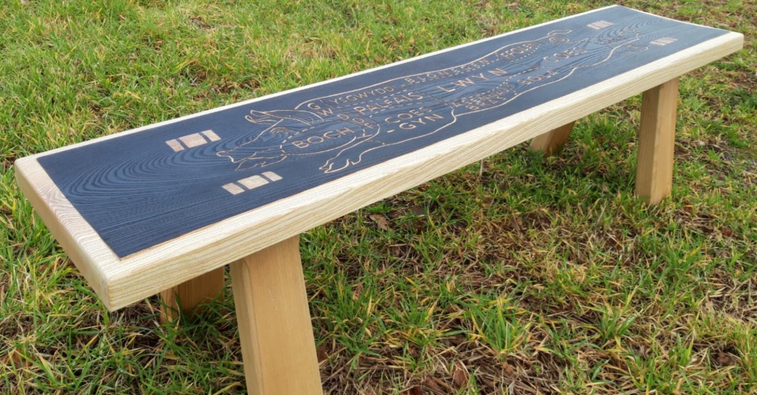 Mainc Fochyn (Welsh Pig Bench)
