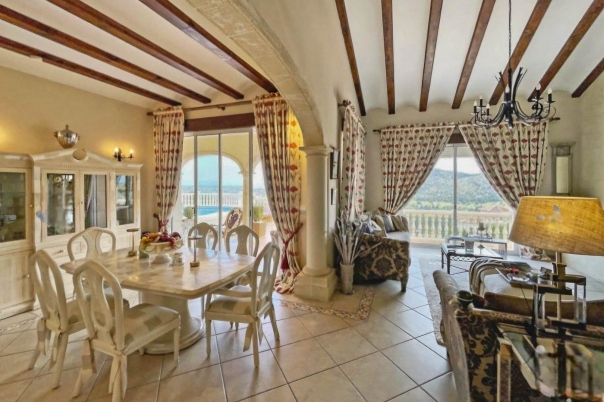 6 bed villa in Pedreguer