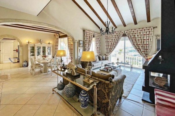 6 bed villa in Pedreguer