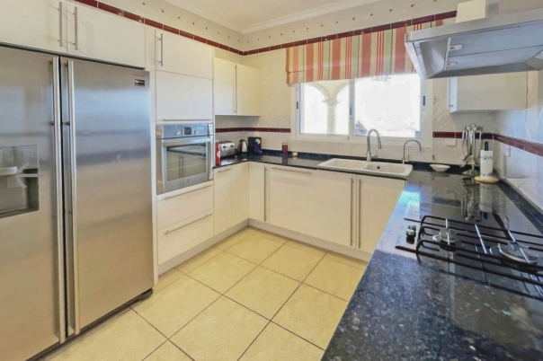 6 bed villa in Pedreguer