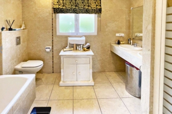 6 bed villa in Pedreguer
