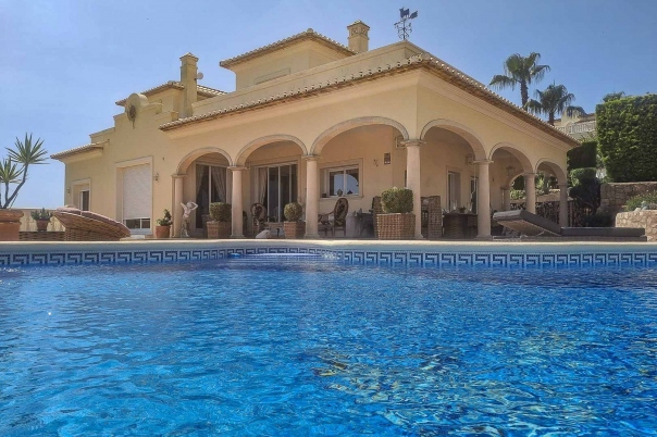 6 bed villa in Pedreguer