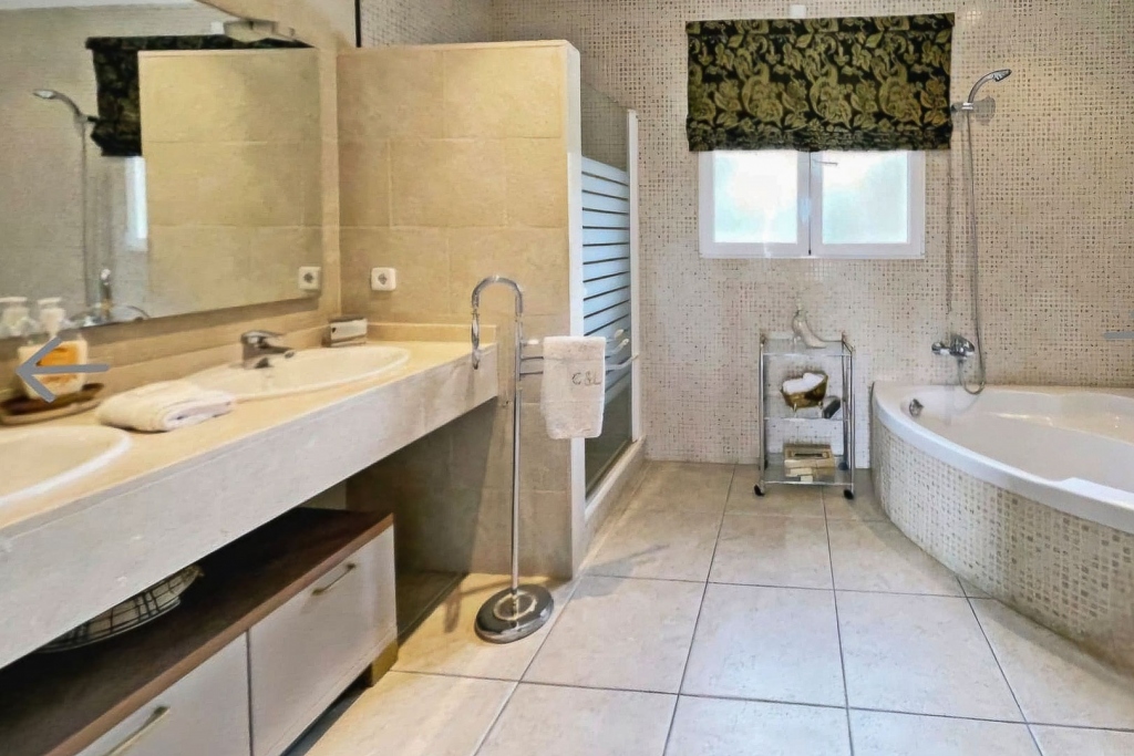 6 bed villa in Pedreguer