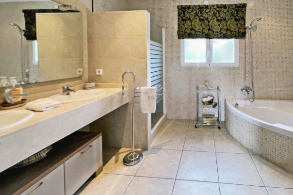 6 bed villa in Pedreguer