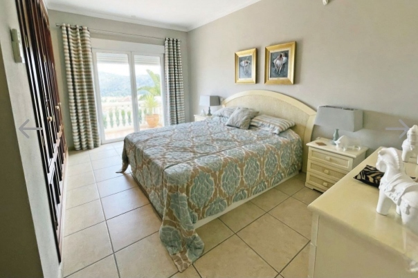6 bed villa in Pedreguer